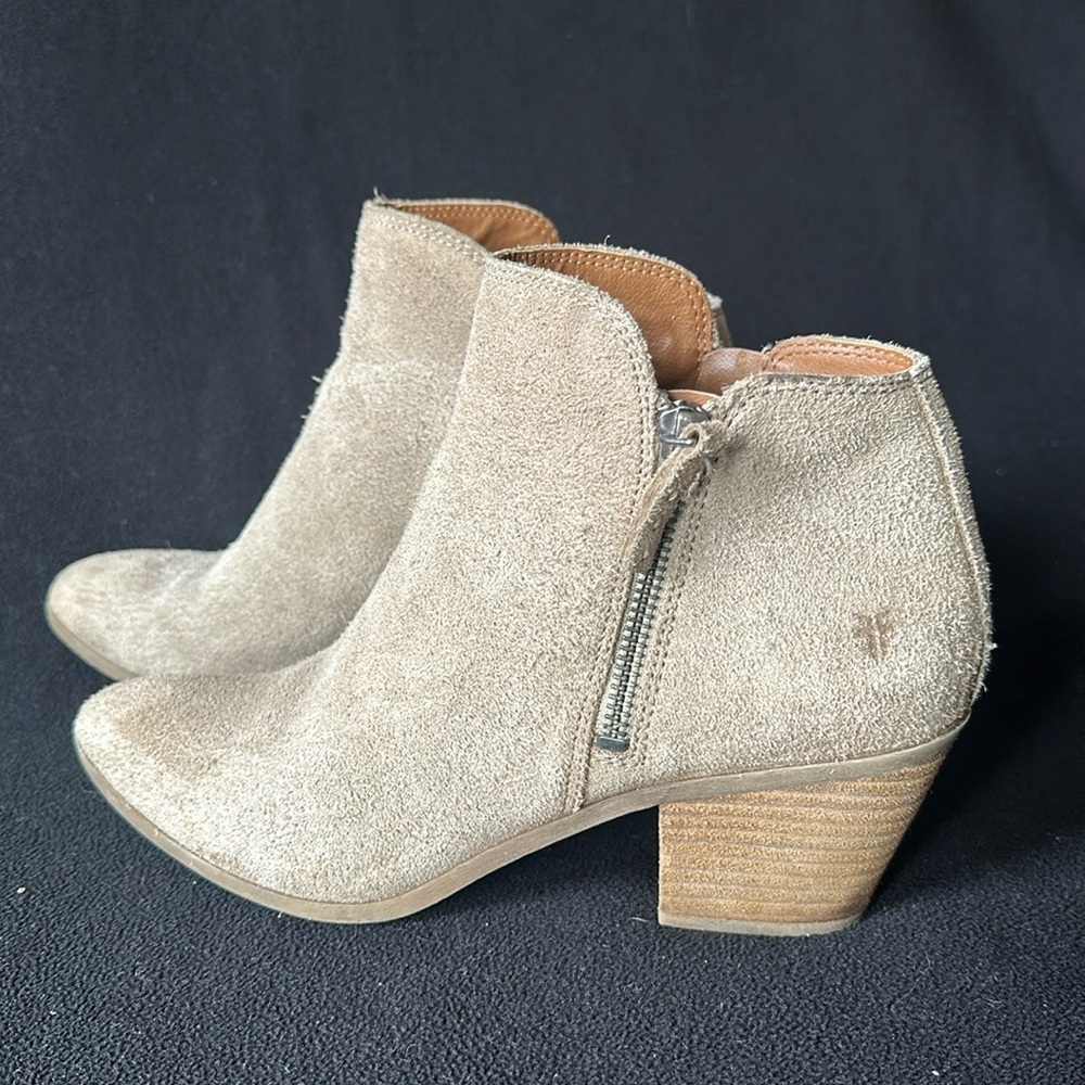 Frye Judith Double Zip Ankle Booties Taupe Gray Suede Leather Western Size 8